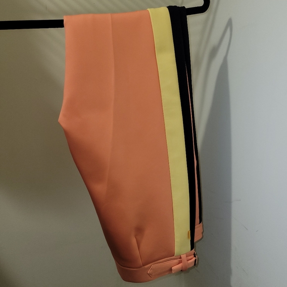 Suits - Picture 11 of 16